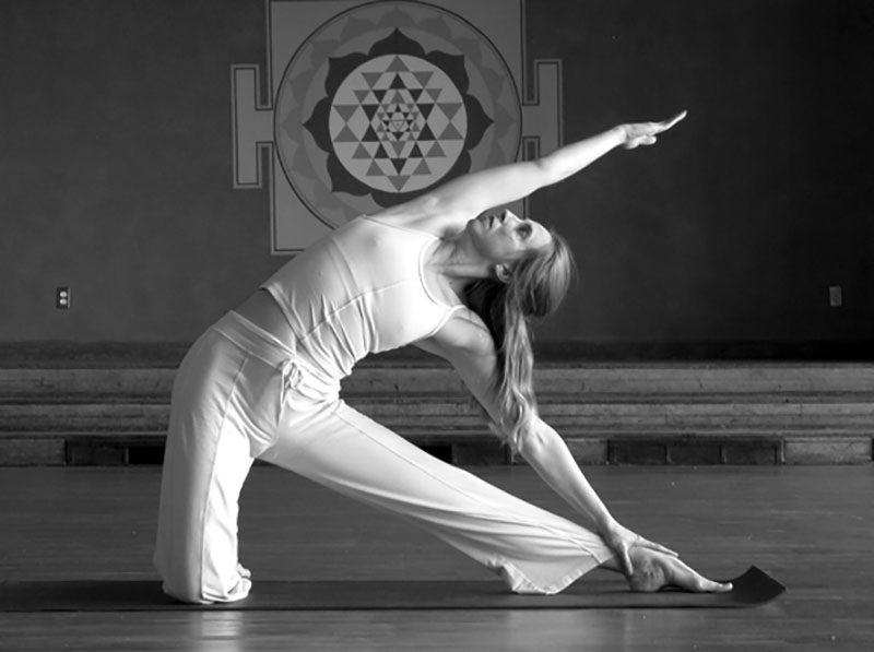 Parighasana / Gate Pose – Stretch Your Sides! – Yoga365Days